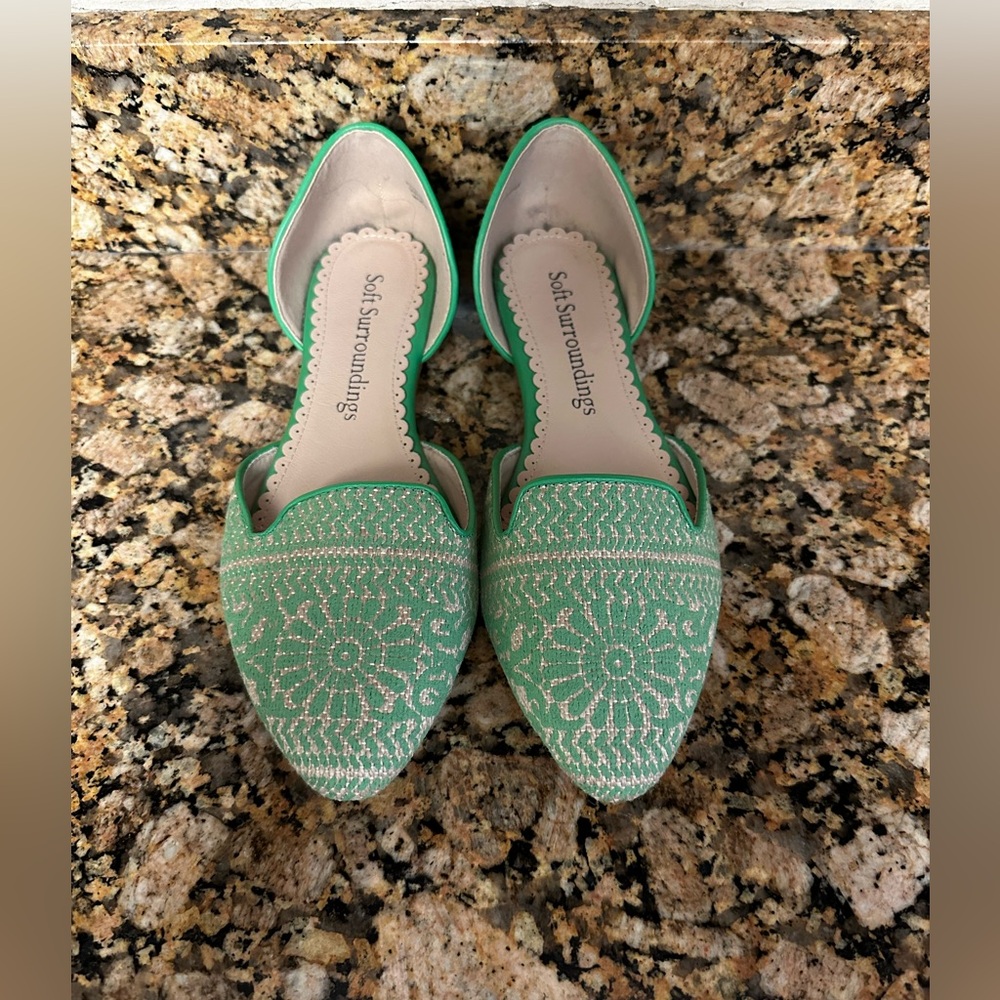Soft Surroundings Amelia Green Flats Slip On Shoes Women's Size 8